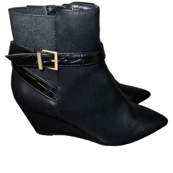 Women's Reaction Kenneth Cole Emmie Black Pointed Toe Wedge Booties Size 6.5 - Picture 1 of 8
